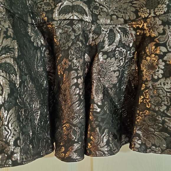 DKNY Metallic Brocade pattern ruffle skirt Size 4 club date girl's nite - Picture 3 of 7